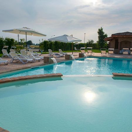 Hotel La Tavola Rotonda Cortemaggiore Ngoại thất bức ảnh