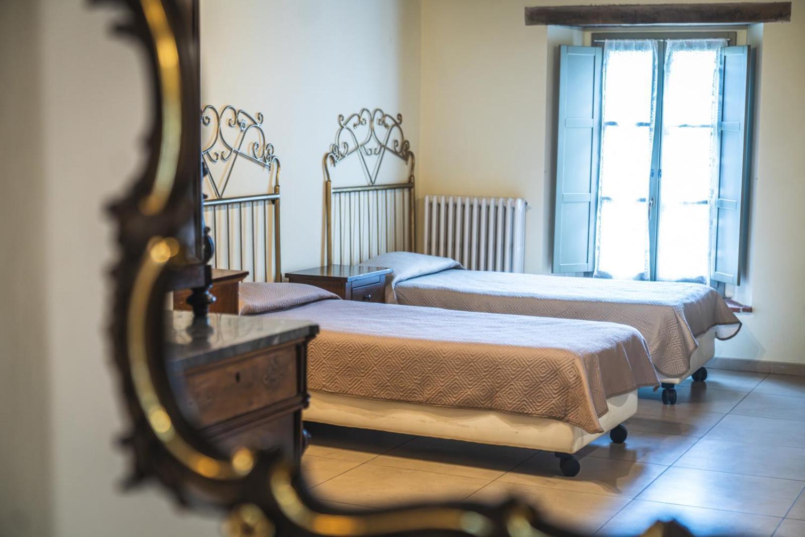 Hotel La Tavola Rotonda Cortemaggiore Ngoại thất bức ảnh
