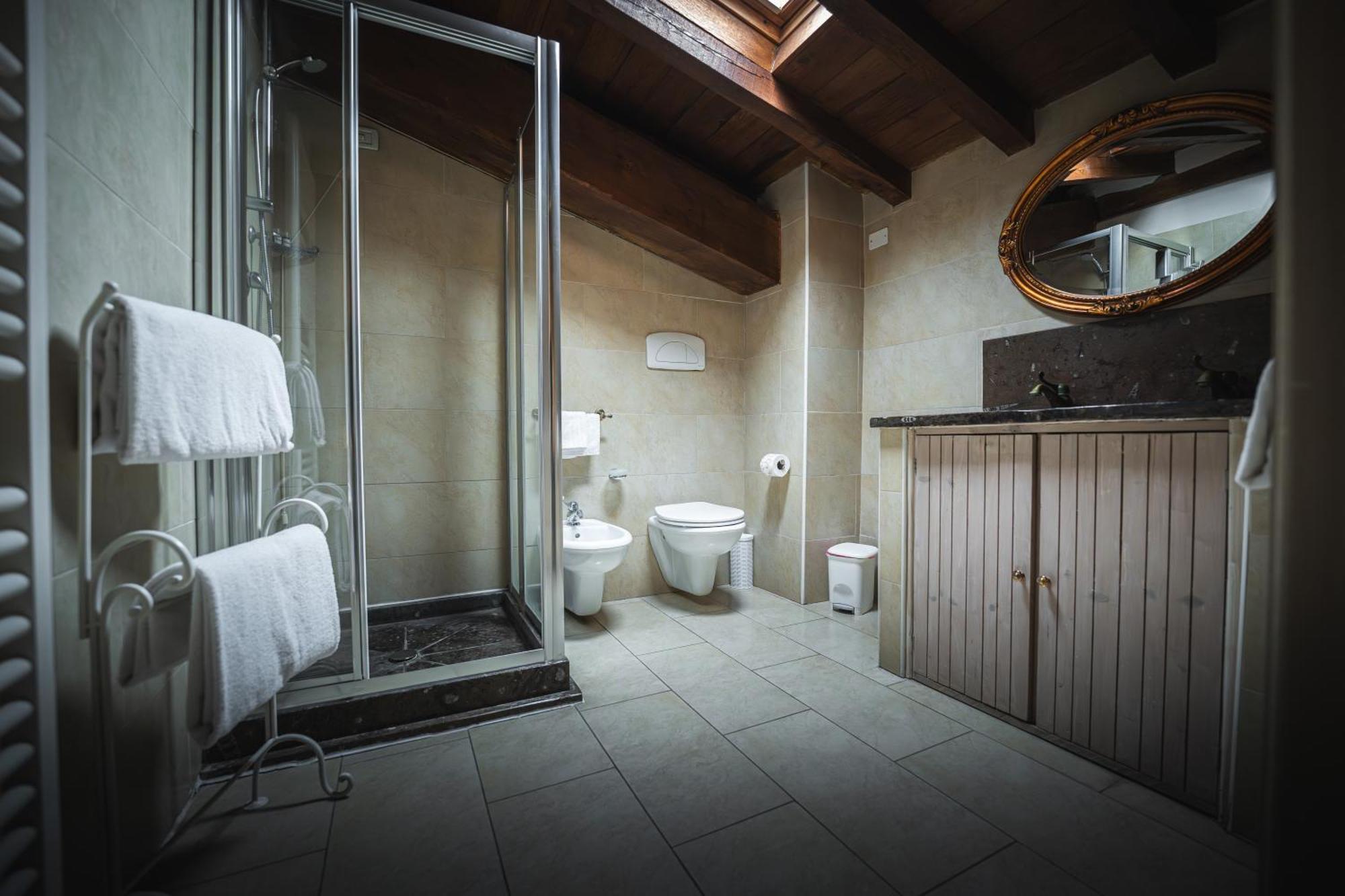 Hotel La Tavola Rotonda Cortemaggiore Phòng bức ảnh