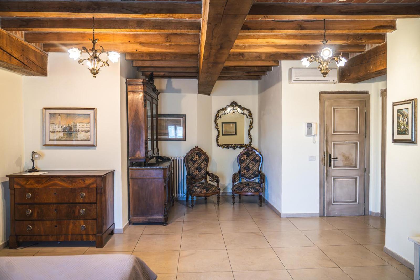 Hotel La Tavola Rotonda Cortemaggiore Ngoại thất bức ảnh
