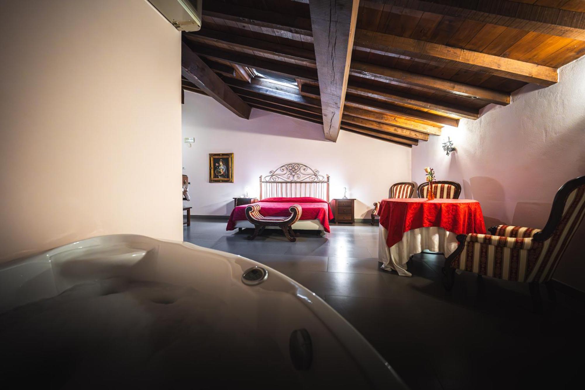 Hotel La Tavola Rotonda Cortemaggiore Ngoại thất bức ảnh