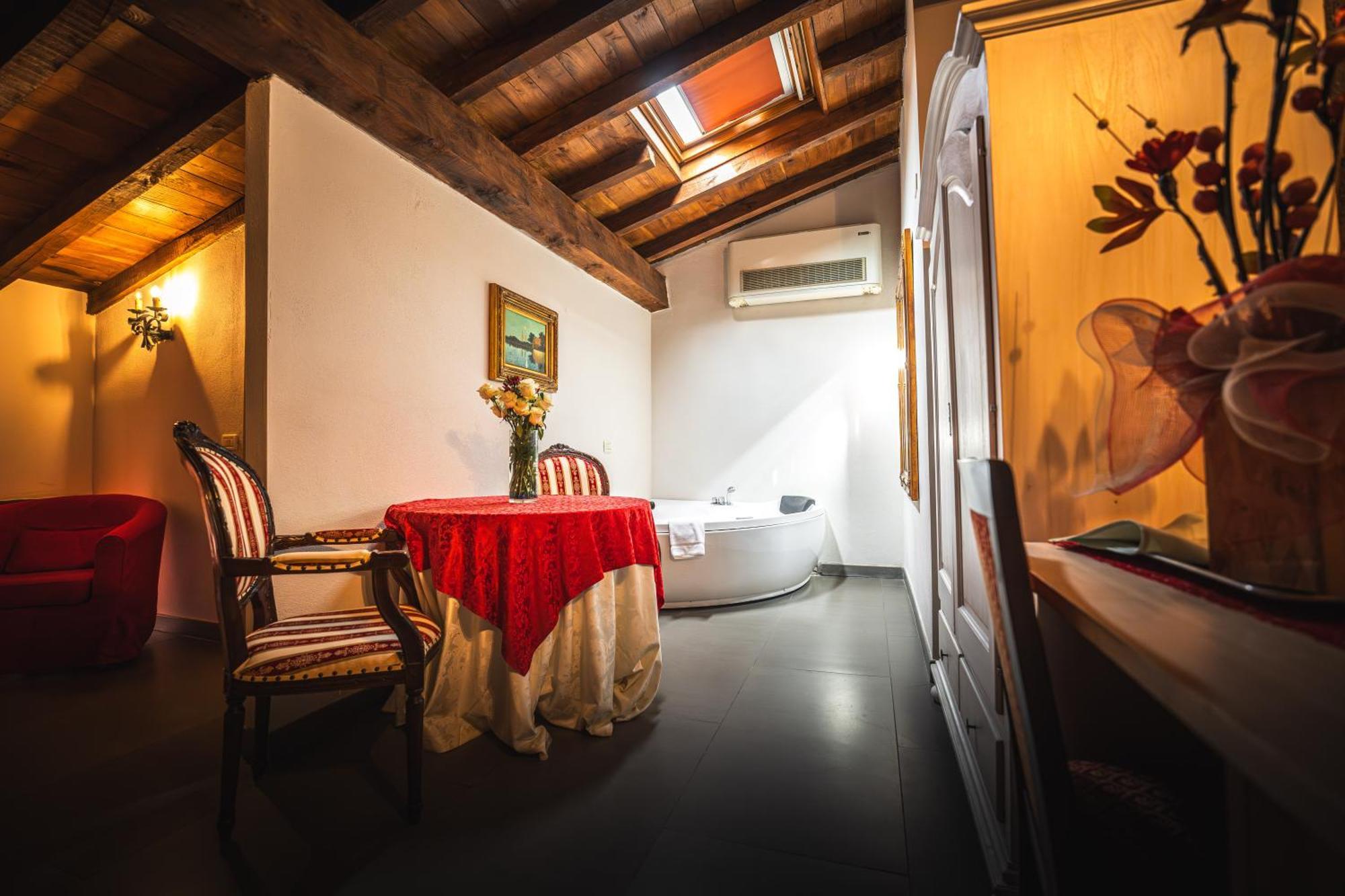 Hotel La Tavola Rotonda Cortemaggiore Ngoại thất bức ảnh