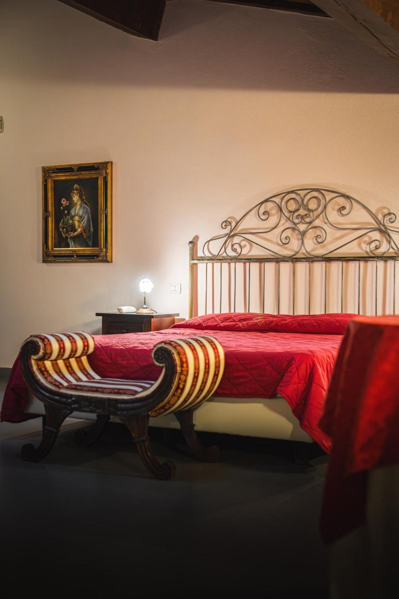 Hotel La Tavola Rotonda Cortemaggiore Ngoại thất bức ảnh