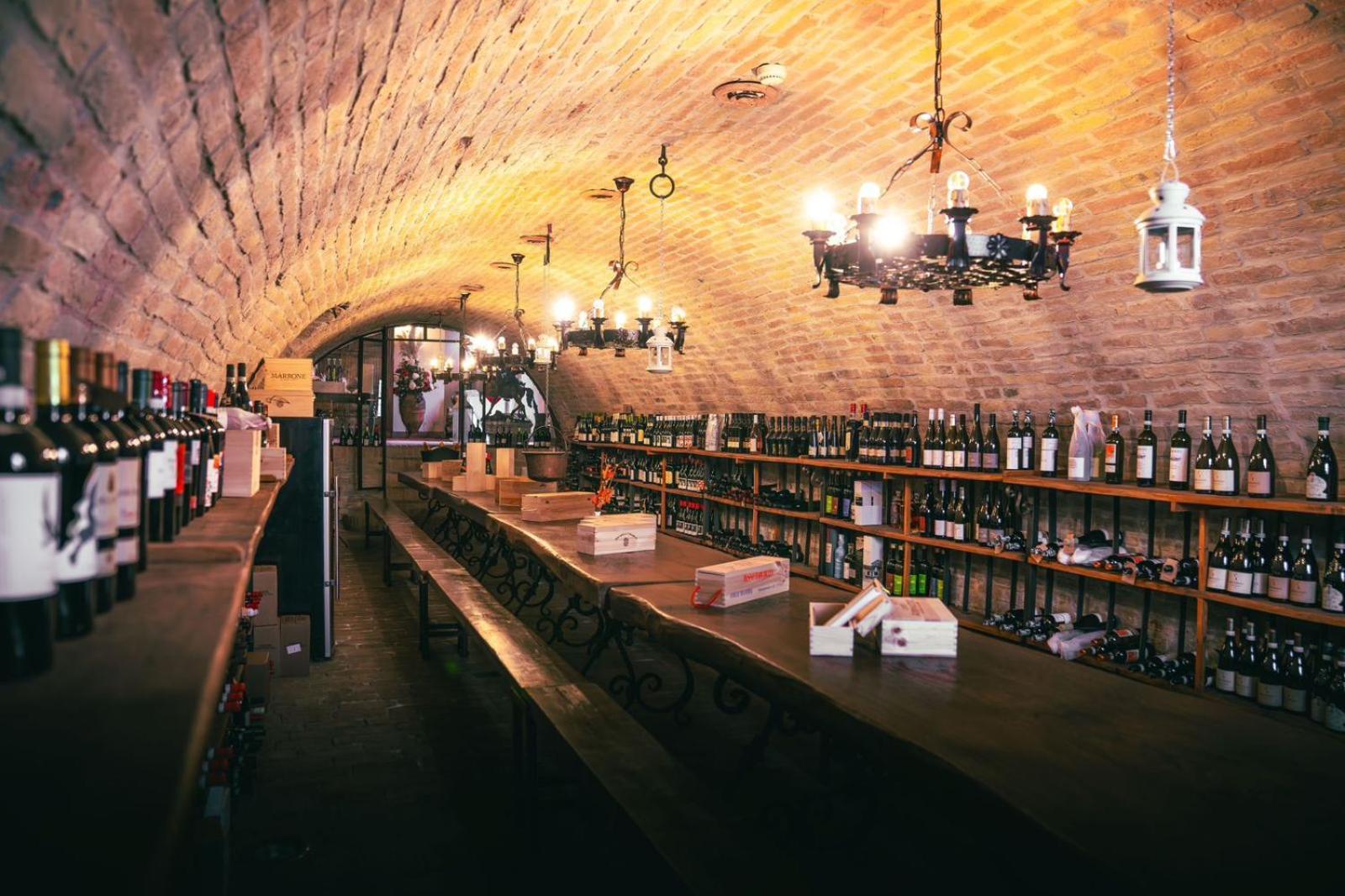 Hotel La Tavola Rotonda Cortemaggiore Ngoại thất bức ảnh