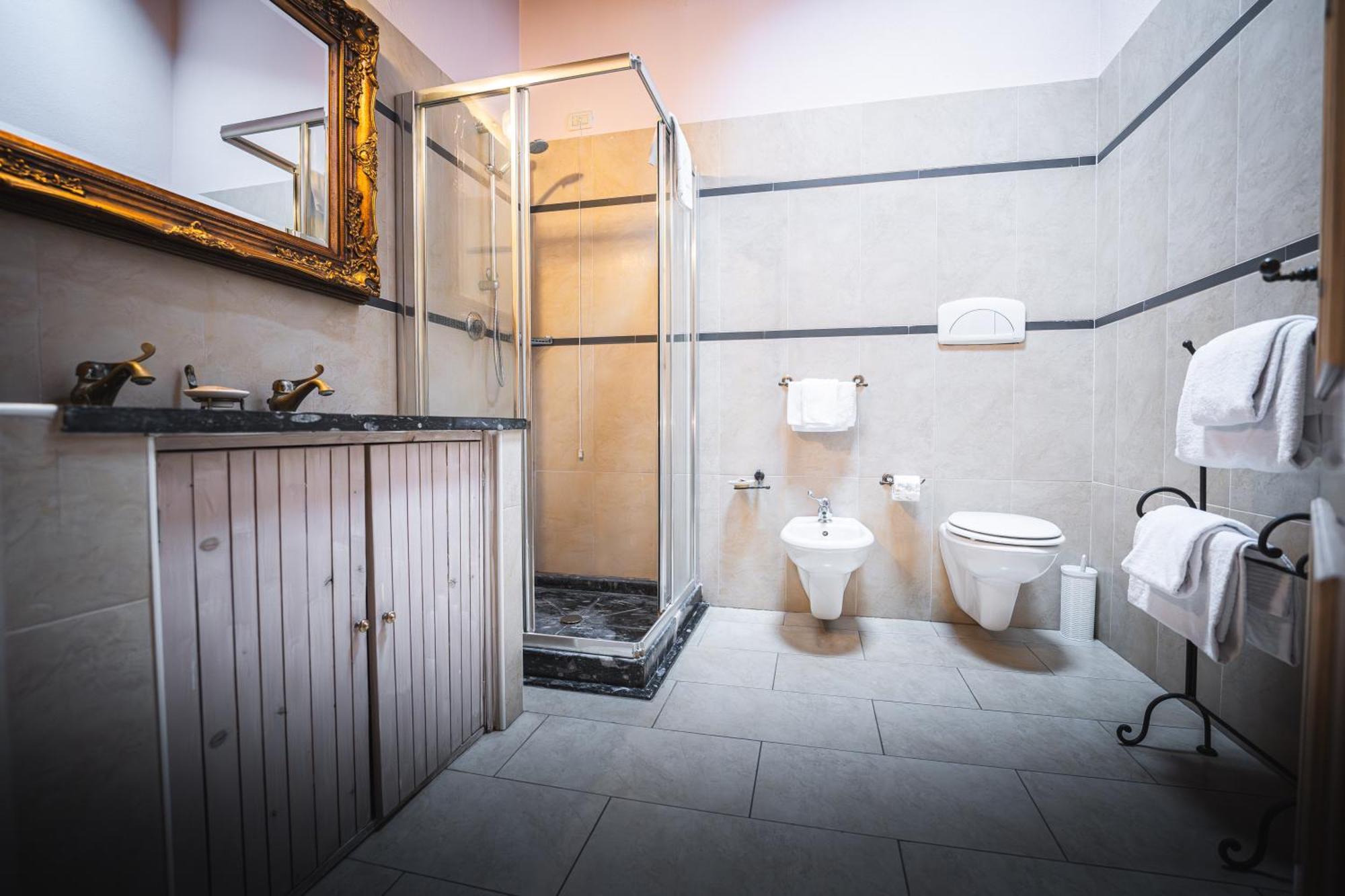 Hotel La Tavola Rotonda Cortemaggiore Phòng bức ảnh