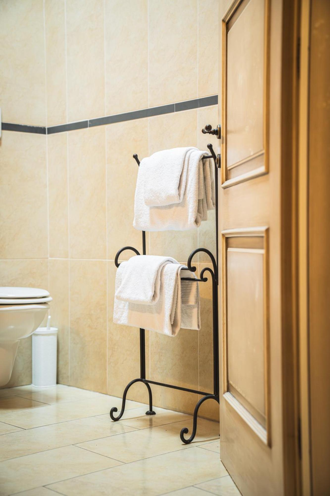 Hotel La Tavola Rotonda Cortemaggiore Phòng bức ảnh