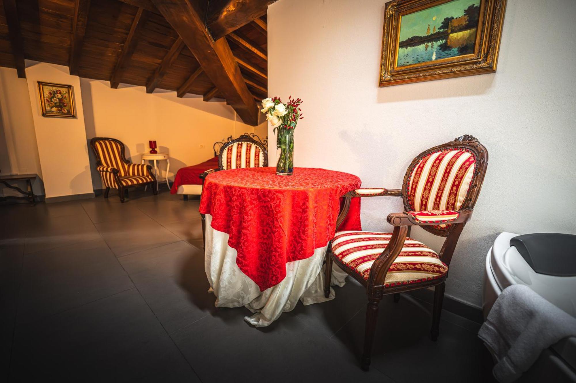 Hotel La Tavola Rotonda Cortemaggiore Ngoại thất bức ảnh