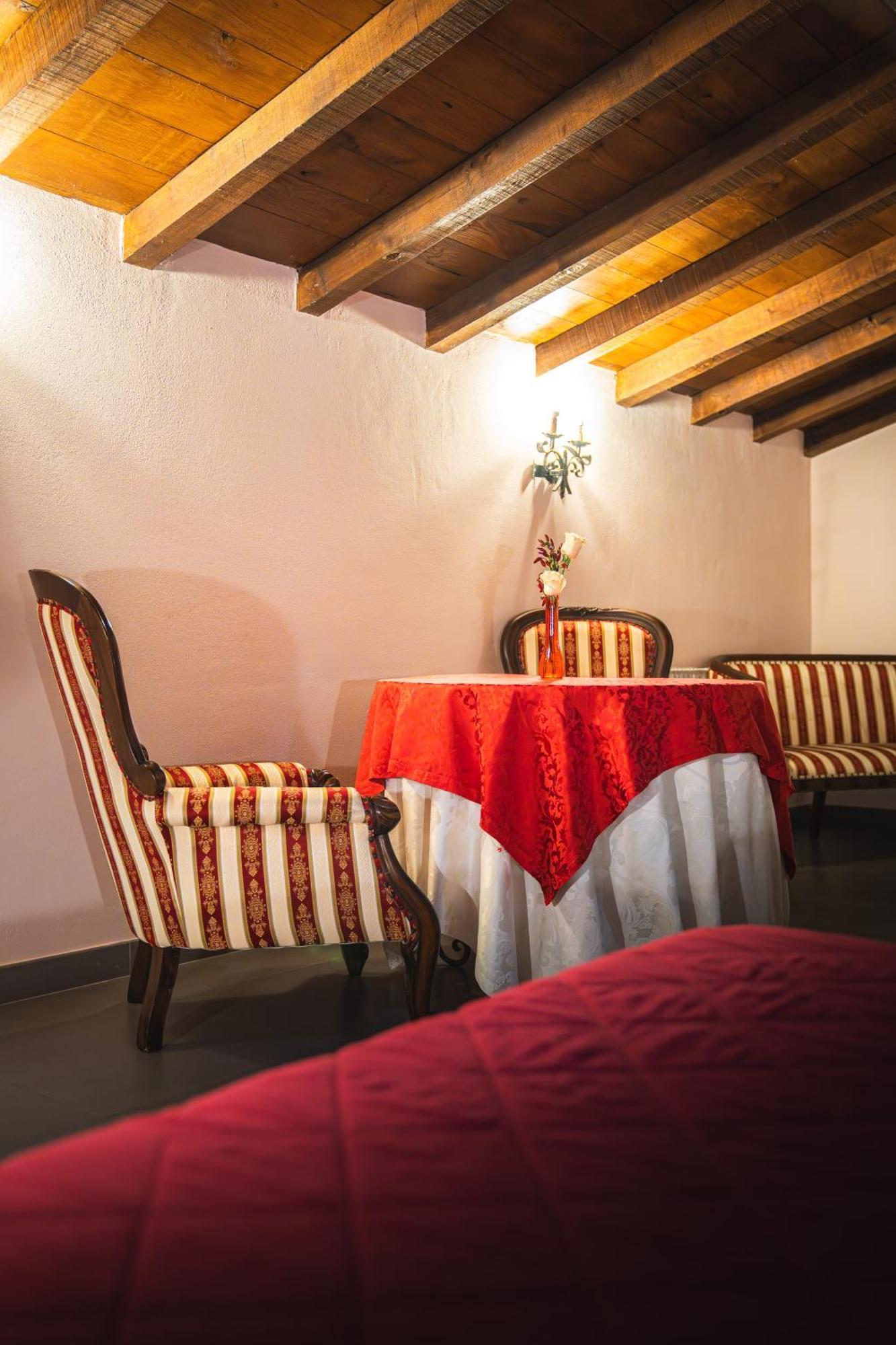 Hotel La Tavola Rotonda Cortemaggiore Phòng bức ảnh
