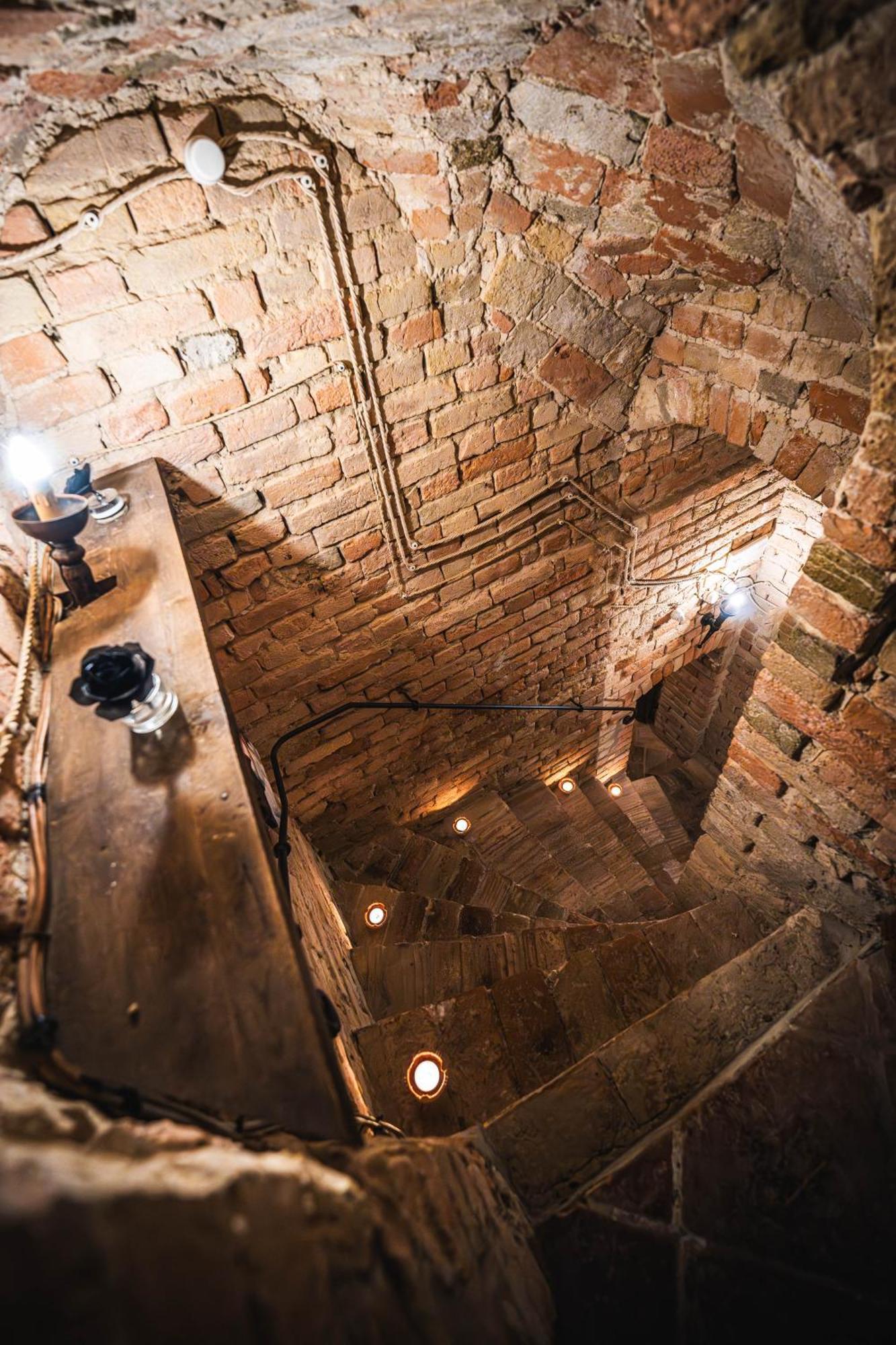 Hotel La Tavola Rotonda Cortemaggiore Ngoại thất bức ảnh